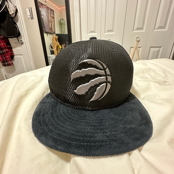 Raptors hat - Picture 2 of 2